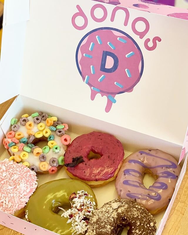A box of donas from Donas is a delicious way to bring people together. 💕🍩😍
*
Don&rsquo;t forget that you can either &ldquo;WALK-IN &amp; GO&rdquo; or you can call us to place your orders for pick up:
DONAS DOWNEY
8636 Imperial Highway, Downey, CA
