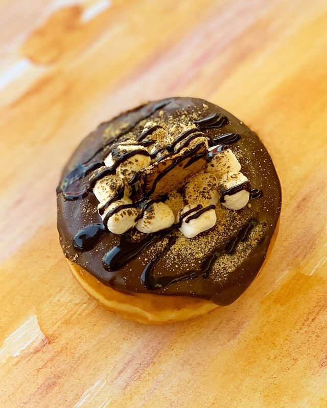 Once you try our S&rsquo;mores donut, you&rsquo;ll definitely want a second one. You&rsquo;ve been warned. Happy Friday!!! 🤣🤪🍩🍫💖
*
Don&rsquo;t forget that you can either &ldquo;WALK-IN &amp; GO&rdquo; or you can call us to place your orders for 