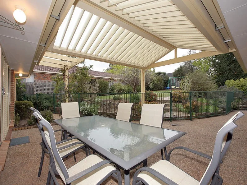 gable 2 bay classic cream outdoor dining single beam.jpg