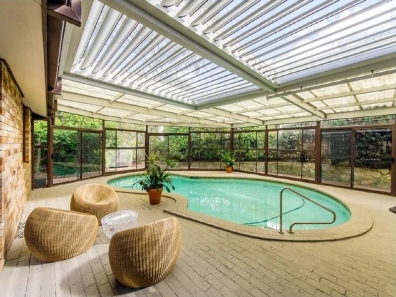 2 unit single beam with laserlight surround over pool.jpg