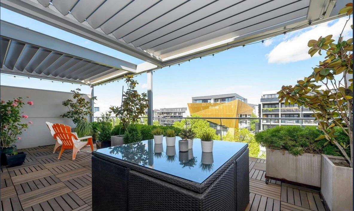 2 bay balcony apartment.jpg