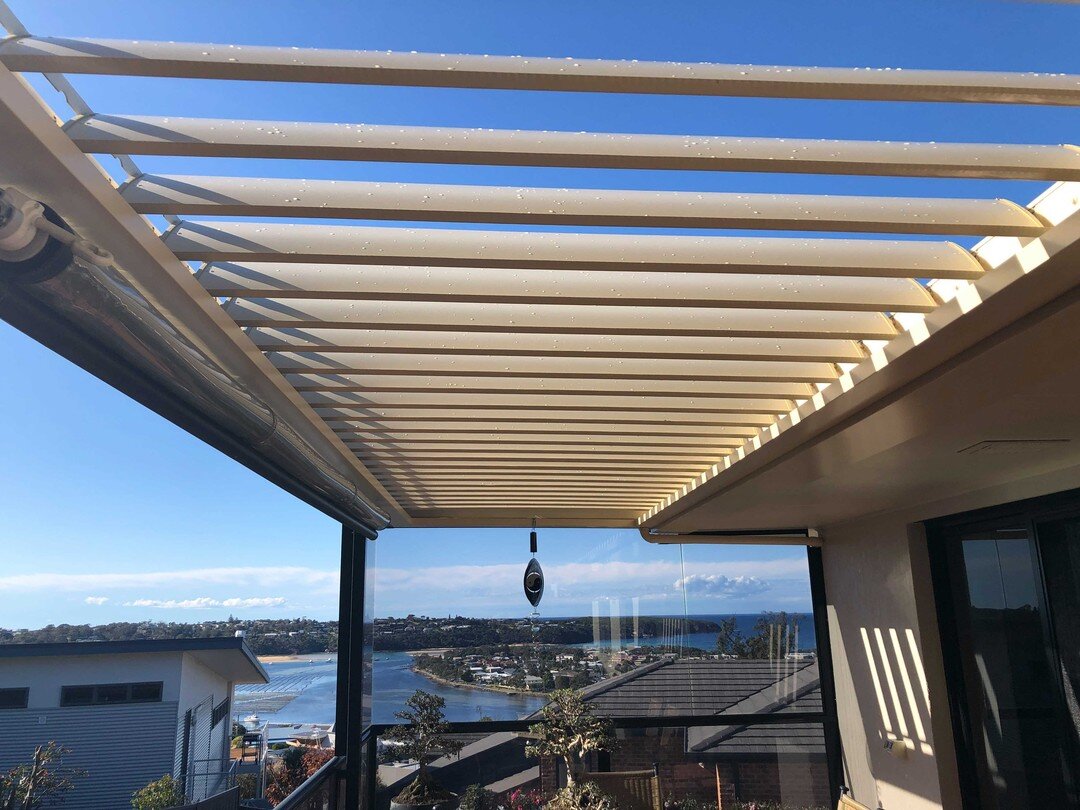 Missing those lovely summer days.
. ☝️ click the link in our Bio ☝️ to find out more. 
.
#vergola #vergolaact #openingroof #canberra #canberrabuilder #wollongong #canberrabusiness #Pergola #deck #patio #patiodesign #masterbuilder #HIAmember #outdoorl