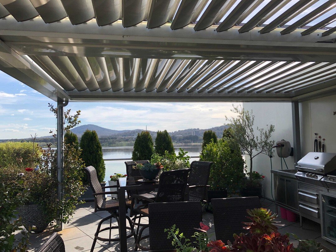 Creat your own little slice of nirvana to enjoy all year round with the Vergola opening roof.
. ☝️ click the link in our Bio ☝️ to find out more. 
.
#vergola #vergolaact #openingroof #canberra #canberrabuilder #wollongong #canberrabusiness #Pergola #