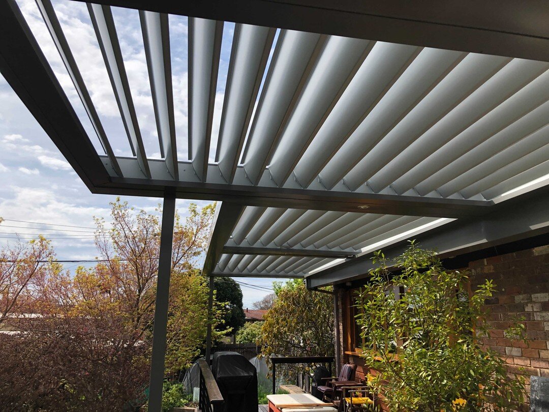 The unique double-skinned, aerofoil Vergola louvre provides insulation and prevents condensation.

. ☝️ click the link in our Bio ☝️ to find out more. 
. 
#vergola #vergolaact #openingroof #canberra #canberrabuilder #wollongong #canberrabusiness #Per