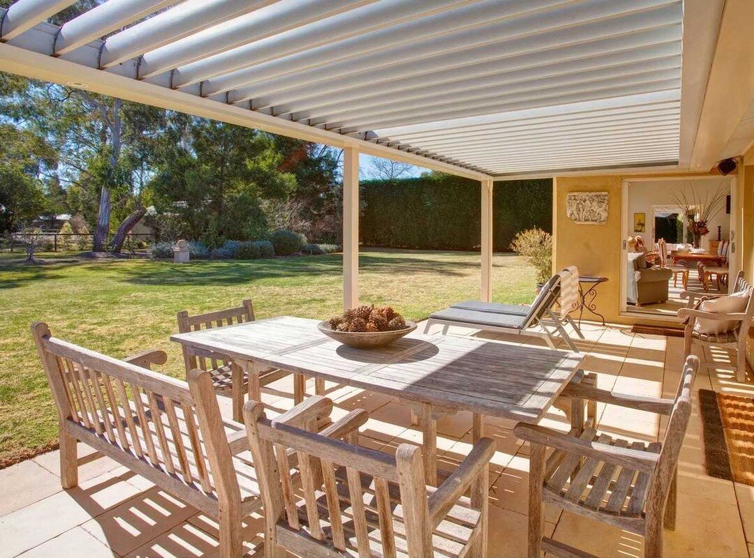 A Vergola will assist in reducing your heating and cooling costs by shielding exterior walls and windows previously exposed to strong sunlight.

. ☝️ click the link in our Bio ☝️ to find out more. 
. 
#vergola #vergolaact #openingroof #canberra #canb