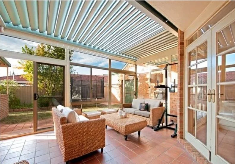 sunroom vergola single beam pale eucalypt.jpg
