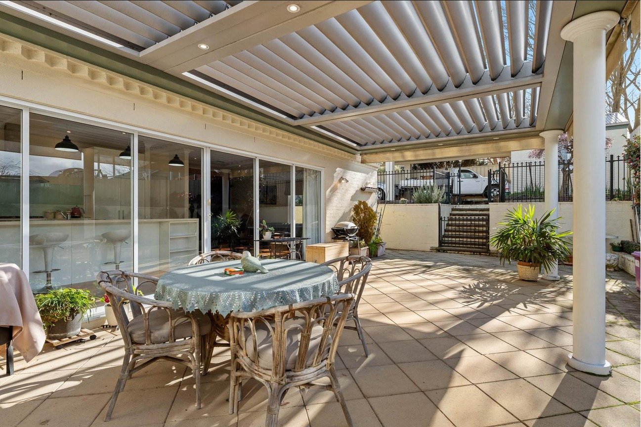 From the first measure to the final fitting &mdash; this is what getting it right looks like. Another outdoor space completely transformed and ready for every season. ☀️🌧️ 

Get in touch with us today for a free measure and quote!

#vergola #vergola