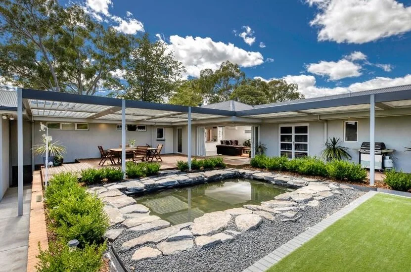 9 bay vergola over deck.jpg