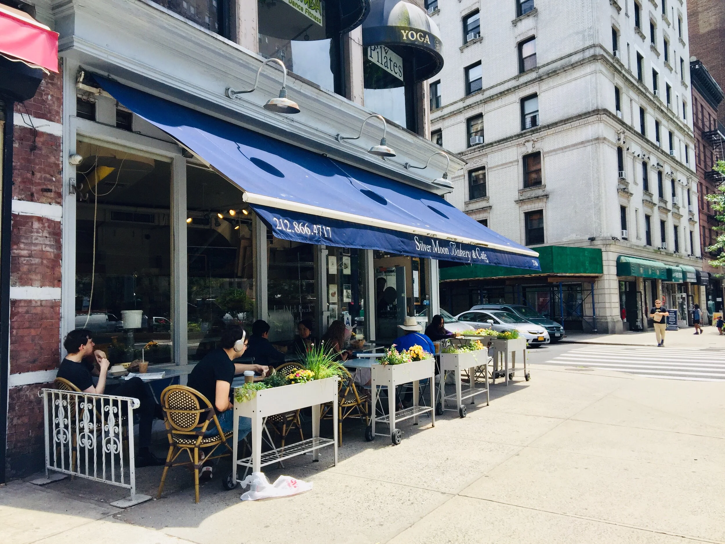One of the many cafes I pass by when I walk to Teachers College. This one is on the Upper West Side.