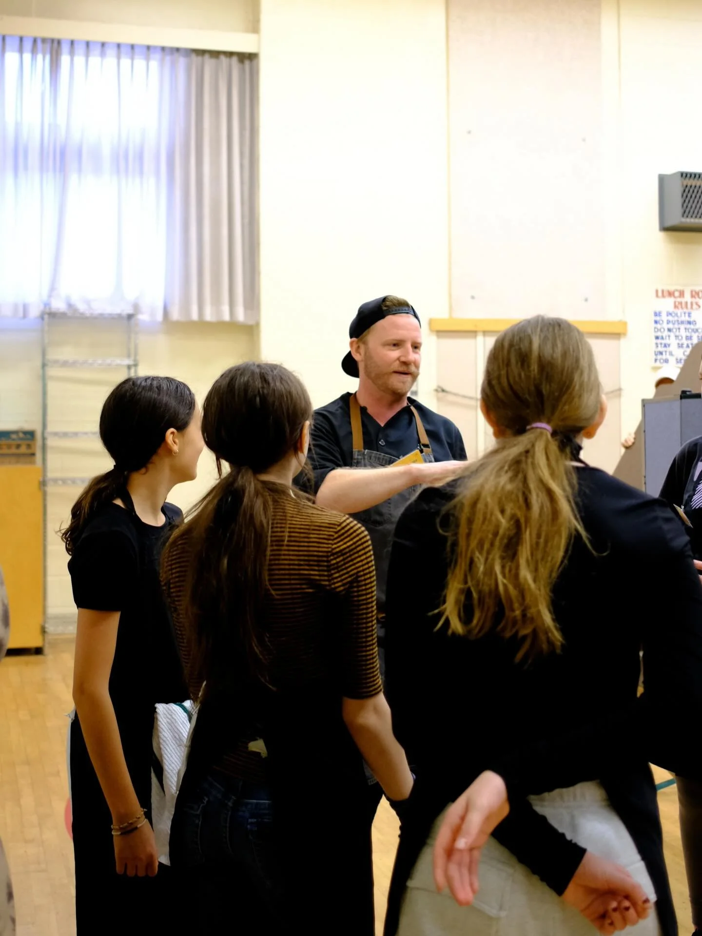 🔔HIRING ALERT🔔

Being a Chef-In-Residence at one of our LunchLAB schools is a unique and rewarding experience: it&rsquo;s a blend between being a chef, educator, and mentor! Here&rsquo;s Chef Peter leading a debrief huddle with the student chefs at