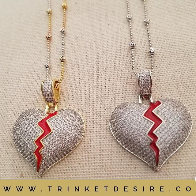 Broken Heart Necklace This Pendant is a Great Pendant for someone That Loss a friend a Family Member That you Were Closed To. Available at www.trinketdesire.co

#pendants #brokenheartpendant #brokenheartpendants #jewelryoftheday💎 #silverpendantset #