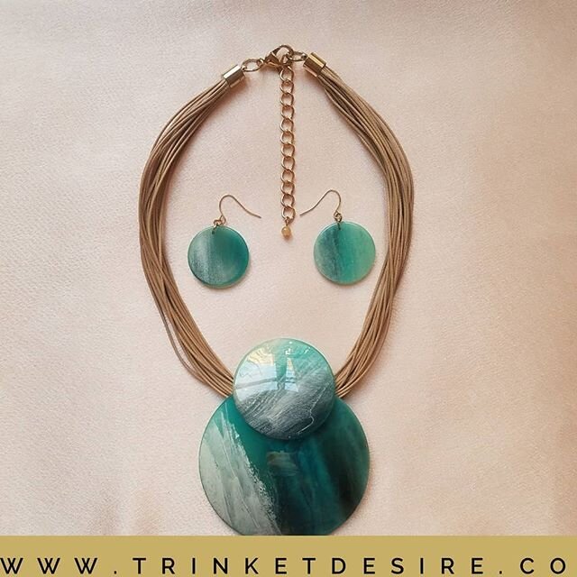 A Beautiful Summer Necklace! Available for Purchase at www.trinketdesire.co 
#summernecklace #Necklace #summeraccessoriesonline #summerlook2020☀ #summerlookforever #summerpartynight #statementnecklacesforsale #necklaceforallocassion #summercolors☀️😎