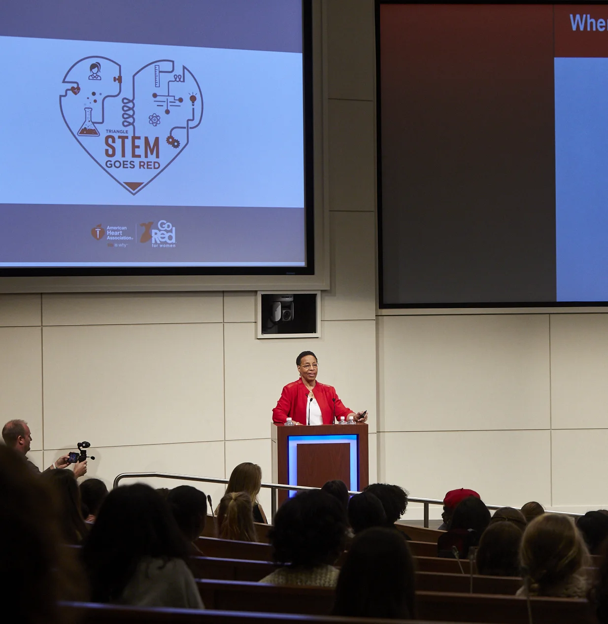 Speaking to STEM students, 2017.jpg