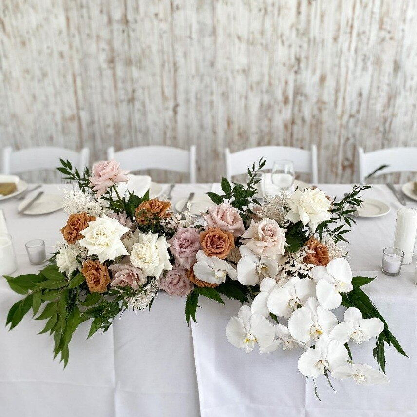 Stunning florals by @floral_fix 
Beautifully put together for @growwildweddings in the Southern Highlands 
-
-
-
#shirewedding #sydneywedding #weddingflorals #floralarrangment #weddinginspo