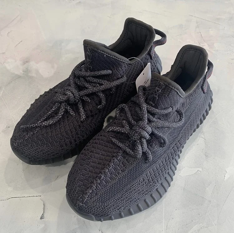YEEZY BOOST 350 V2 TAIL LIGHT Black T Shirt CHILD