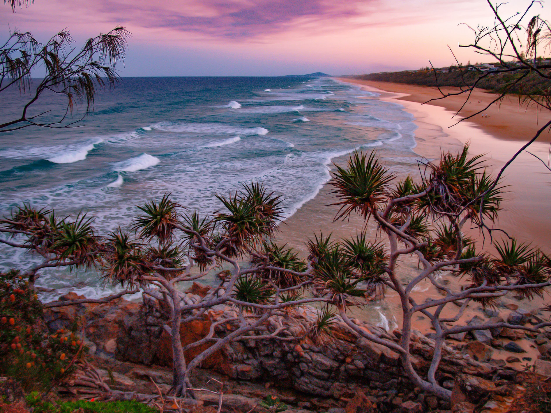 SUNRISE BEACH - QUEENSLAND