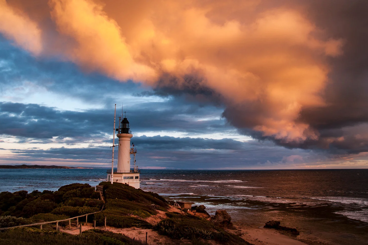 Pt Lonnie Golden Lighthouse