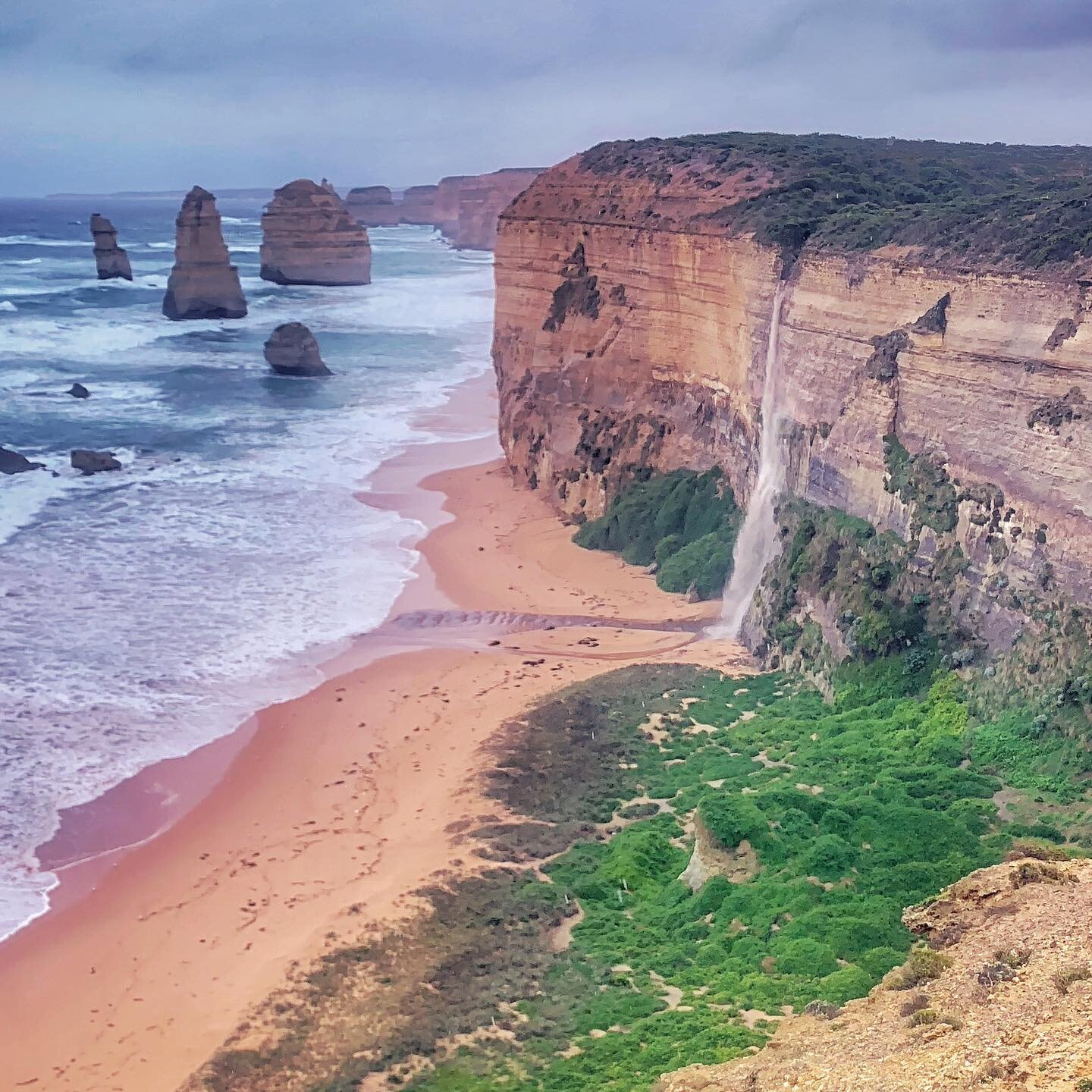 ❤️VICTORIA.
The rare Twelve Apostles Falls in full flight today.
&copy;️Brendan Waites Photography.
#greatoceanroad #12apostles #waterfall #winter #ocean #beach #victoria #wandervictoria @tourismvictoria @tourism_australia_ #australia @australia