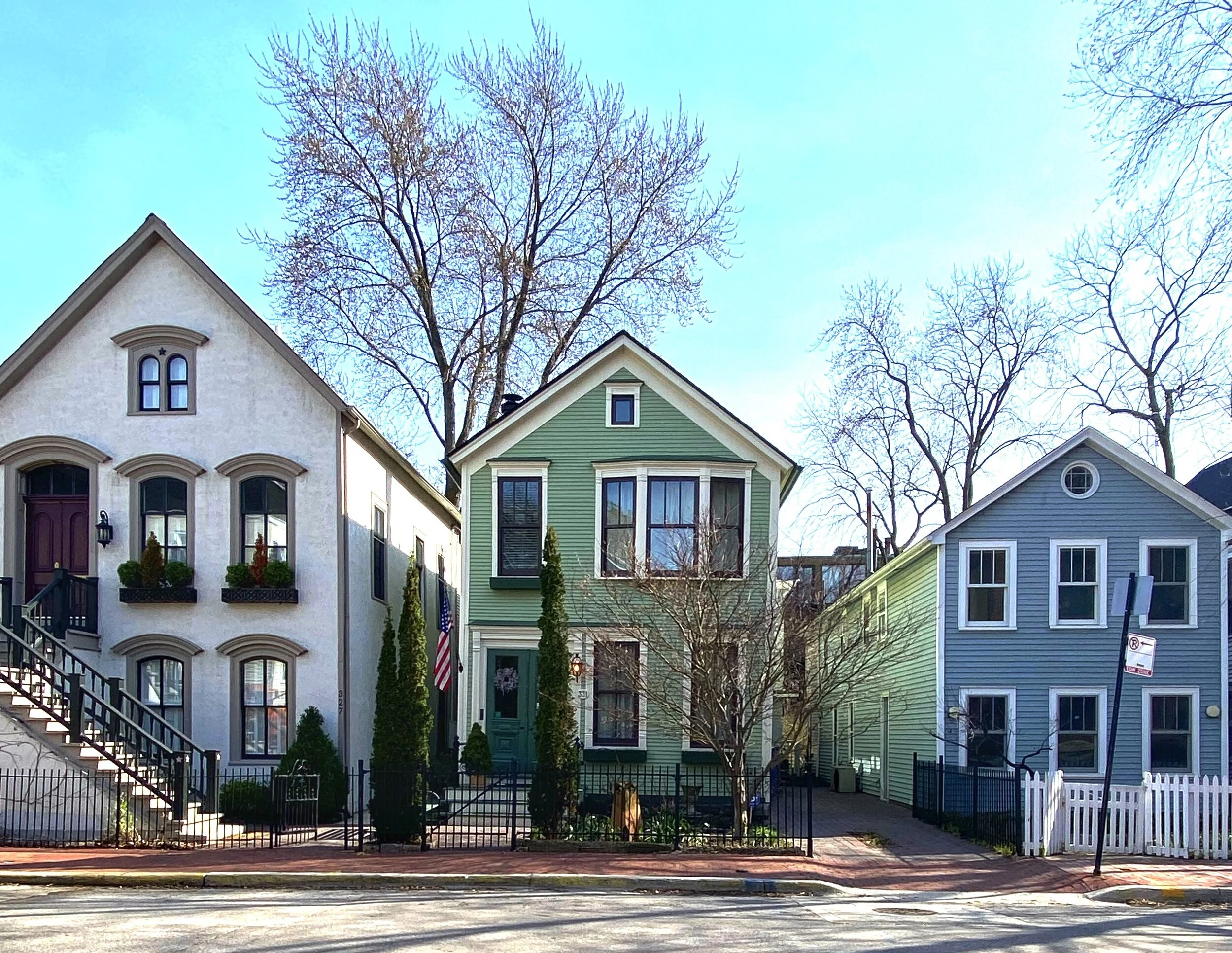 Workers Cottages Of Old Town Triangle Walking Tour