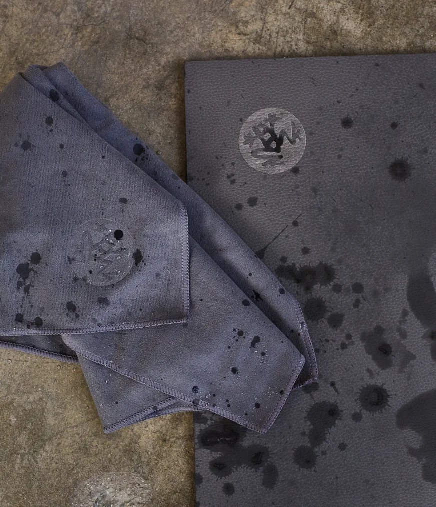 Manduka-SS18-eCom-211011020-eQuaHandTowelThunder_10417.jpg