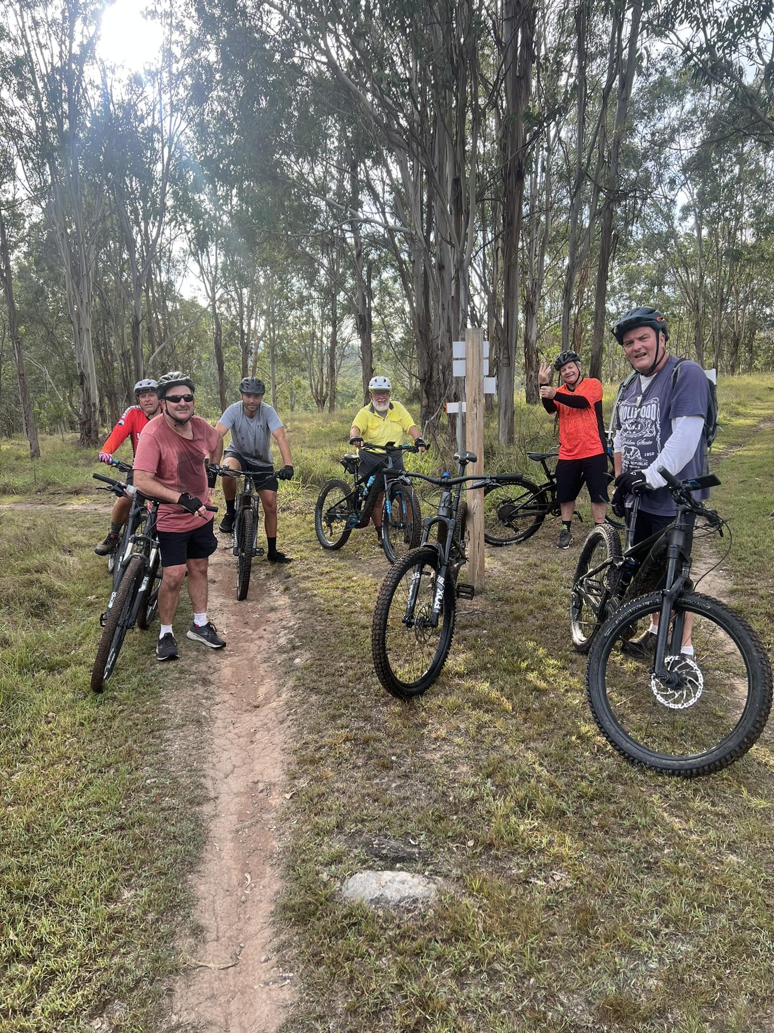 A good roll up this morning for the Satdy Socials, and glorious weather as well. Hopefully the rain holds off so everyone can get a pedal in. Granted Ride Mountainbike shuttles up and running this morning, so get amongst it .
