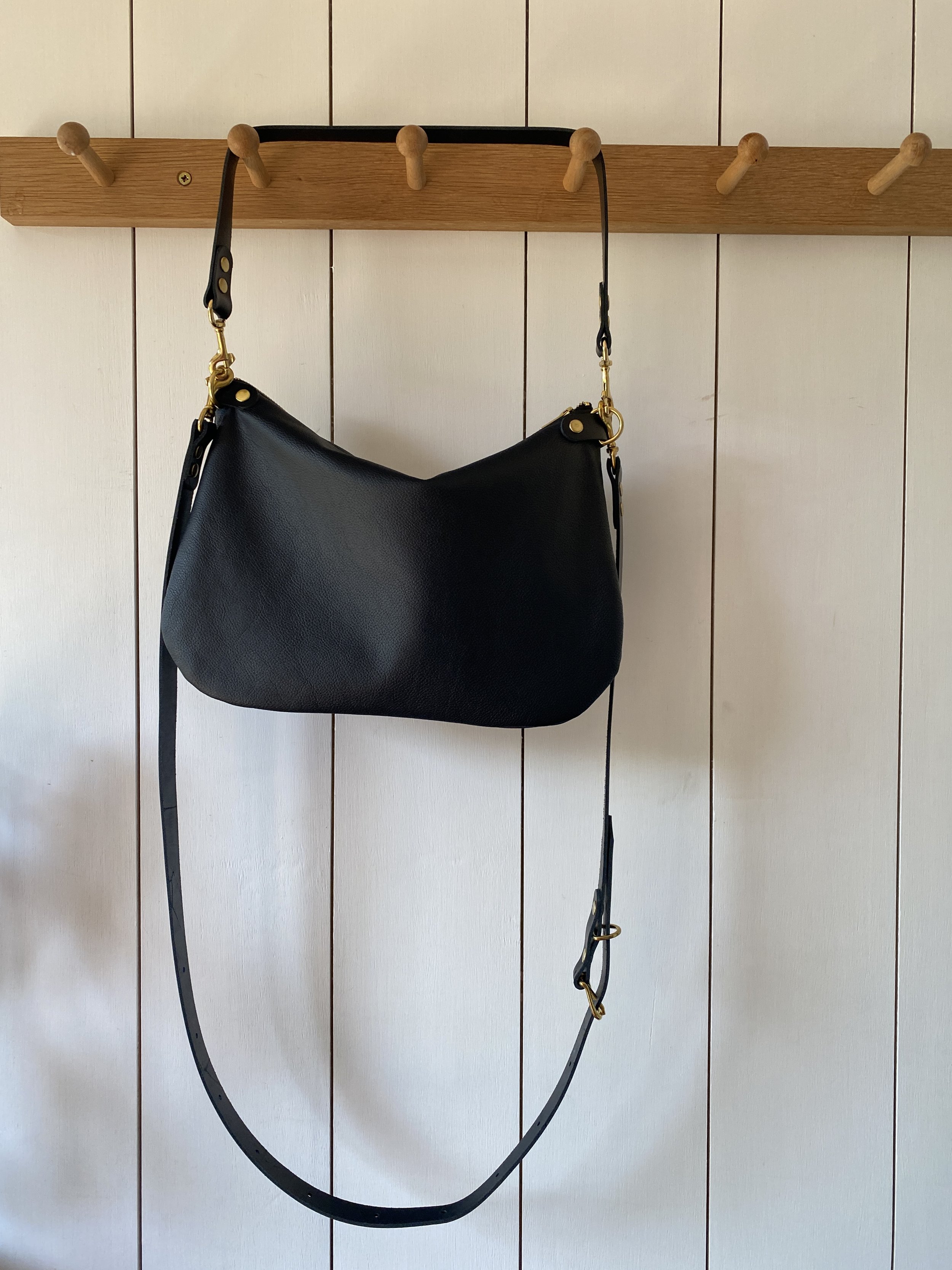 hand crafted best leather bag.JPG