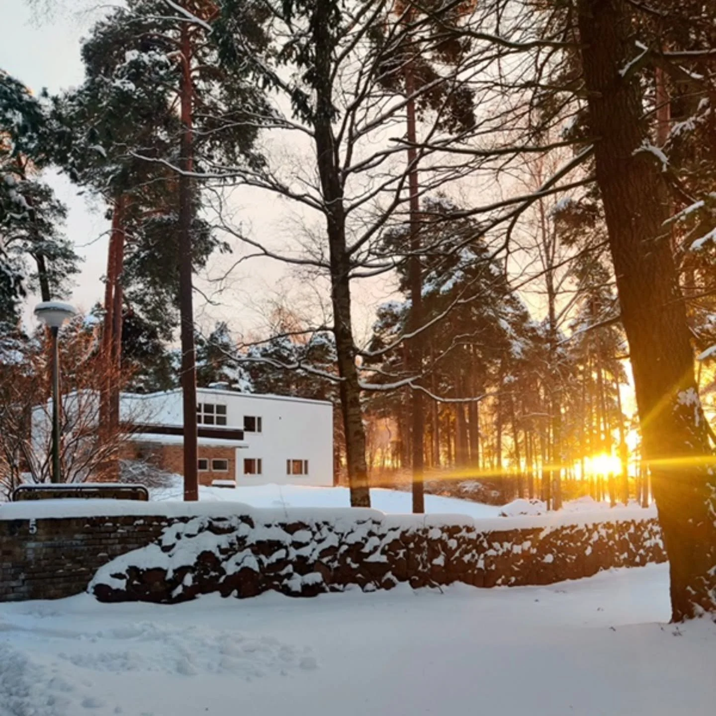 Talvista alkavaa vuotta Kantolasta! T&auml;&auml;ll&auml;kin on palattu taas arkeen joulun ja vuodenvaihteen pyhien j&auml;lkeen mm. s&auml;hk&ouml;posteja purkaen. 👩&zwj;💻 

Vuodenvaihde on aina luonnollinen hetki tarkastella palvelujen hinnoittel