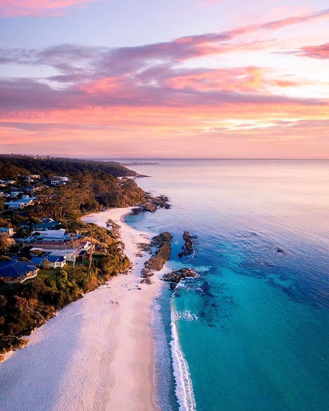 Take me back to Jervis Bay please ☀️🌅🙏🏻 .
.
.
.
Hit the SAVE icon if you want this wallpaper!
.
.
.
.
.
#watchthisinstagood
#lighting 
#sunrise 
#9gag 
#herefrom 
#lonelyplanet 
#easyliving
#unilad 
#skysupply 
#ig_color 
#newsouthwales 
#visualso