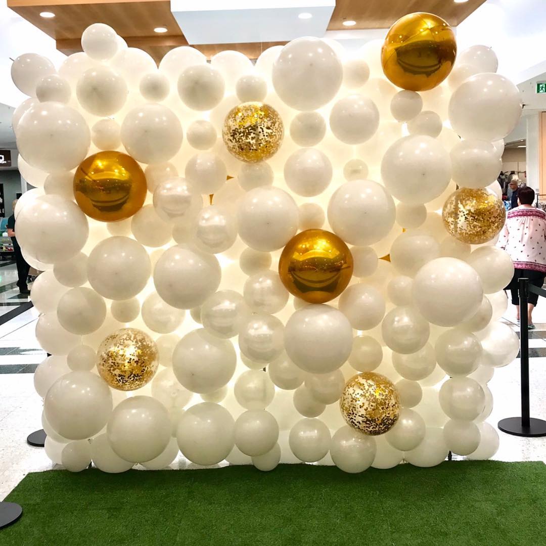 Balloon Wall Double Sided With Confetti and Orbs