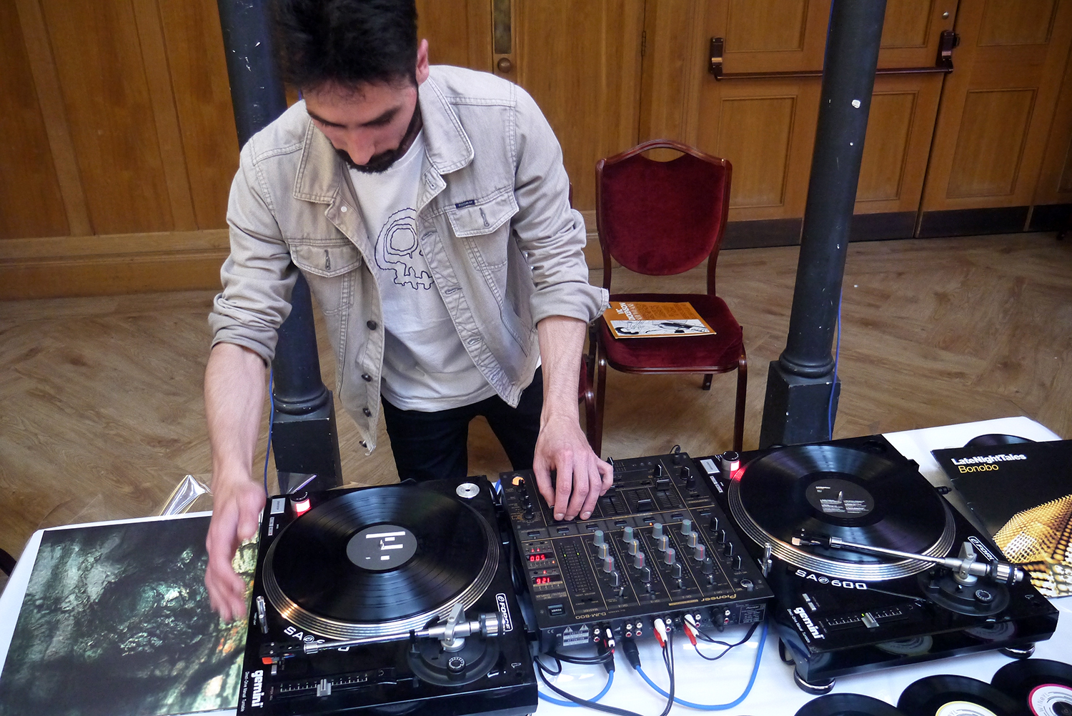 Sommelier and DJ Stefano Cazzato spinning some very classy vinyls.