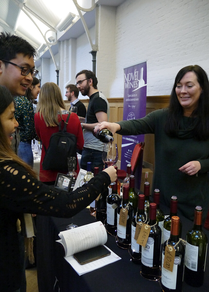  Pouring the great wines from Viñalba, with their distinctively Argentinian style 