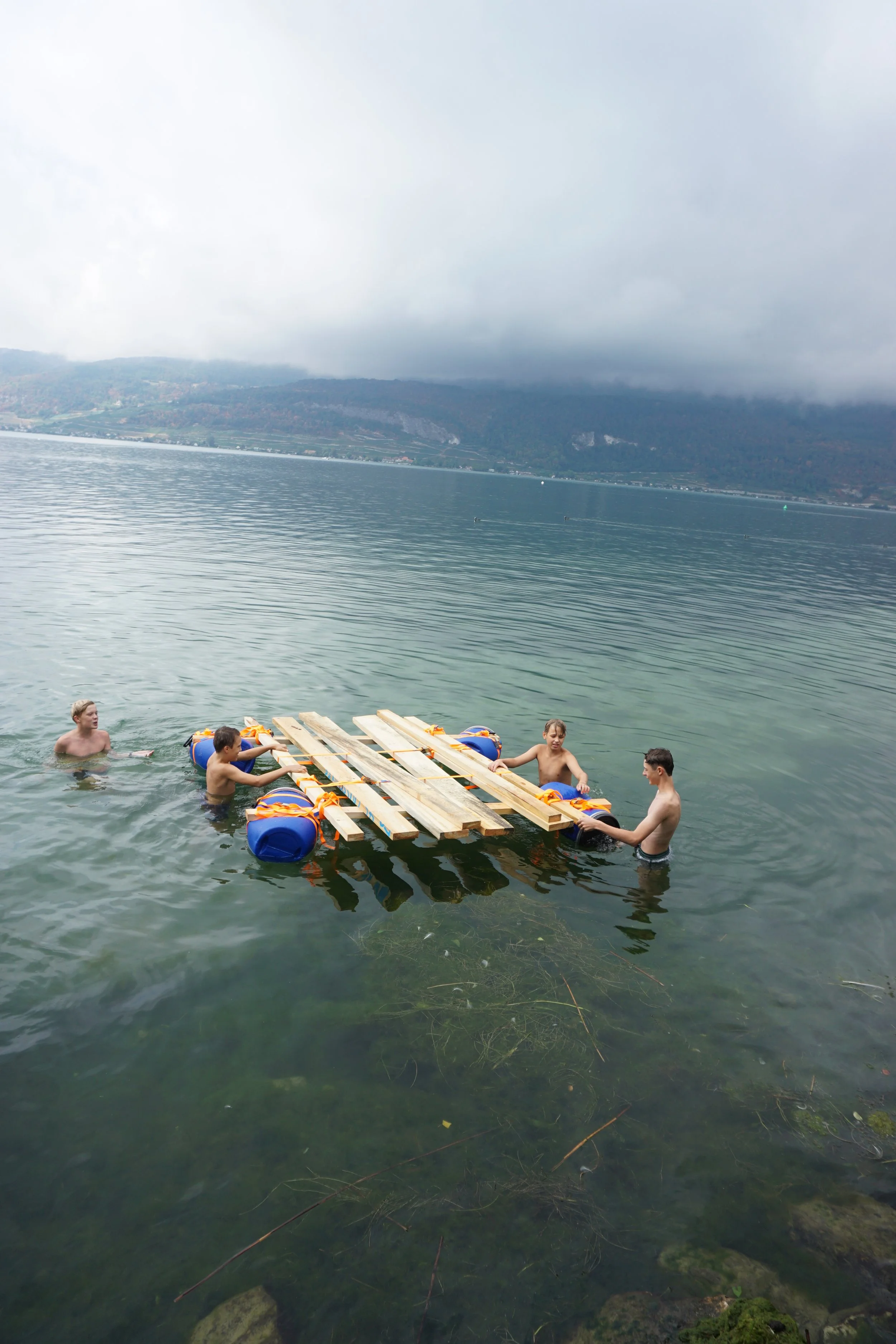 Floss im Wasser.JPG