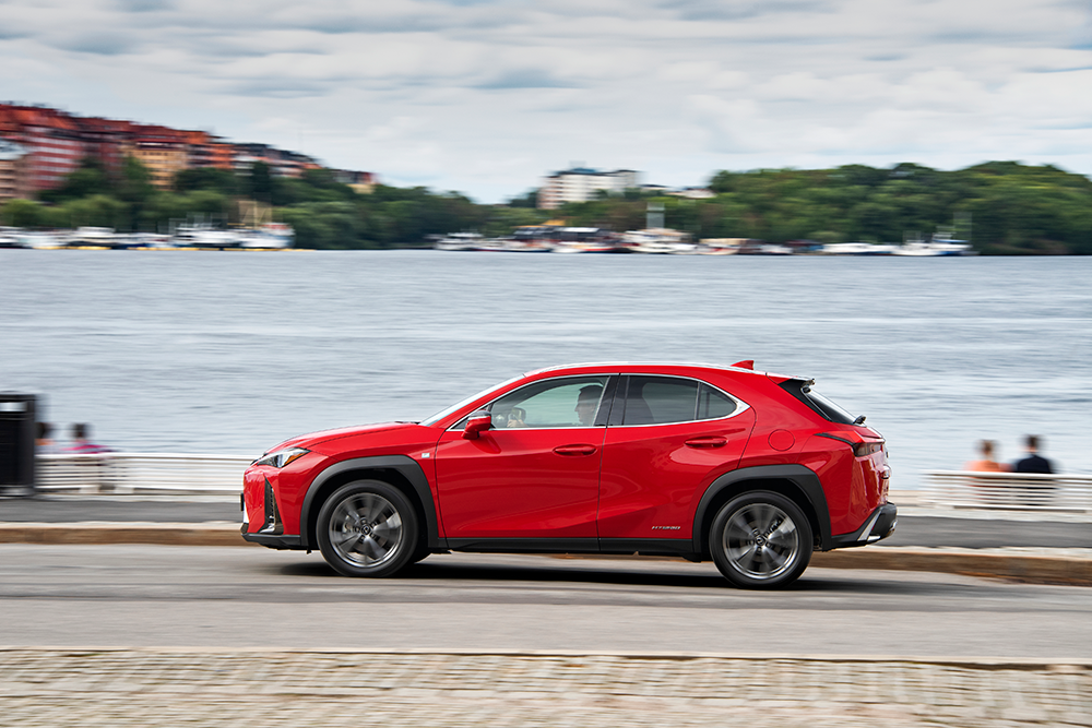 lexus-ux250h-fsport-48red.png