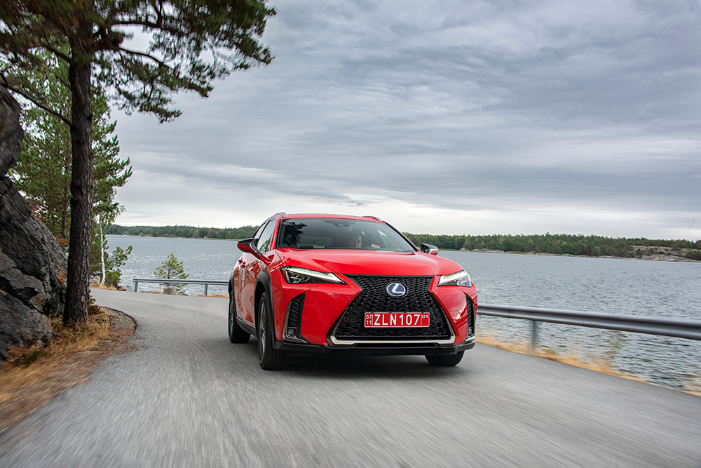 lexus-ux250h-fsport-50red.png