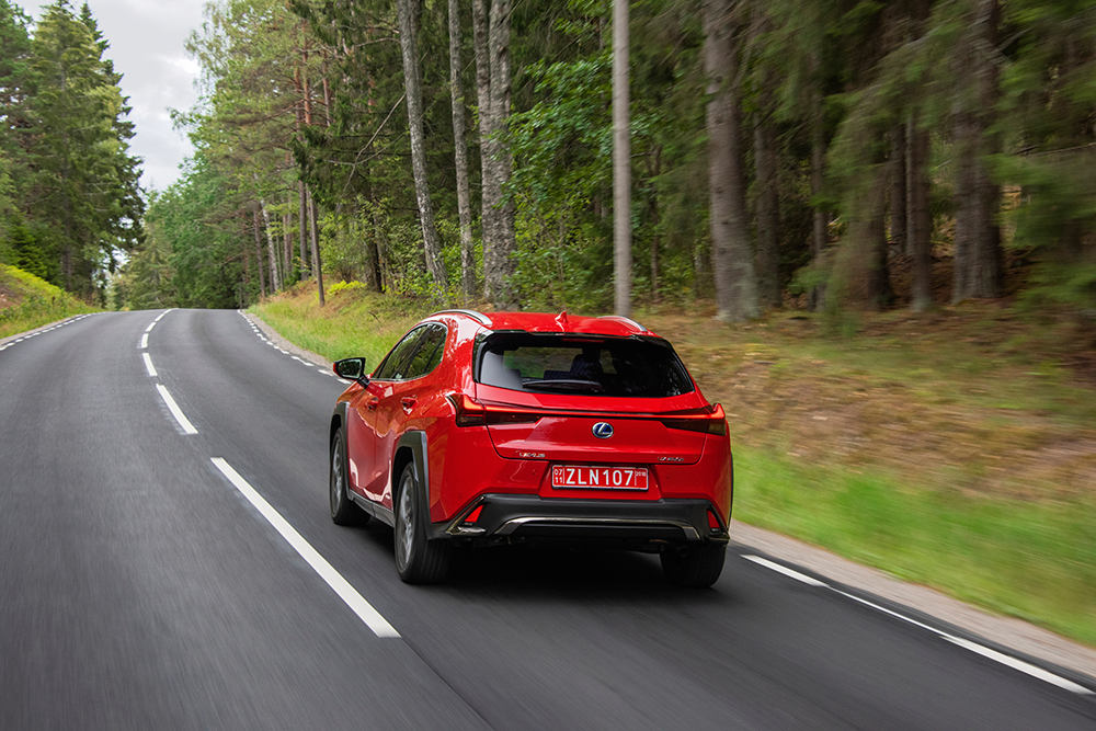lexus-ux250h-fsport-54red.png