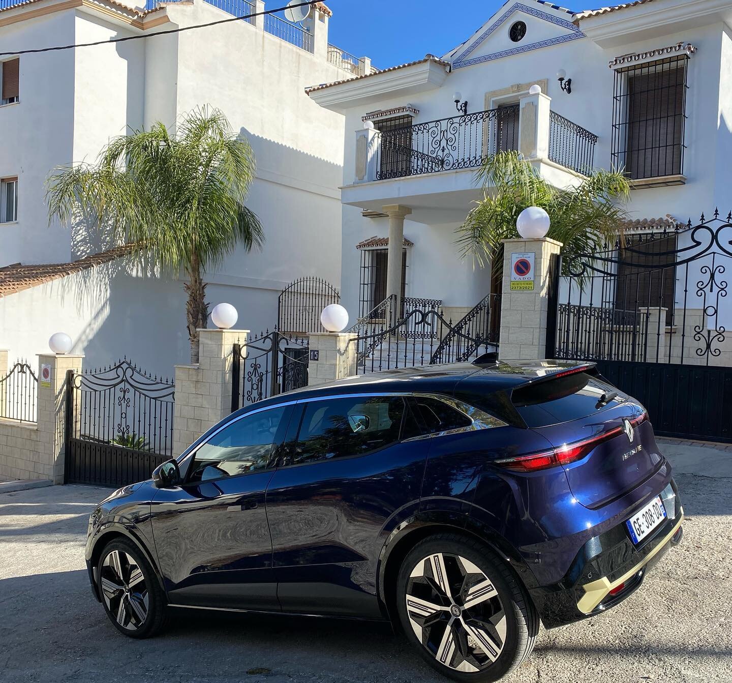 Renault Megane E-Tech, nyeste elbil i C-klassen. Design og teknologi p&aring; h&oslash;yeste niv&aring;. Komfort og brukervennlighet sitter som et skudd. Dette er en perle av en elbil! 
@renaultnorge @renaultgroup #renault #renaultnorge #megane #etec