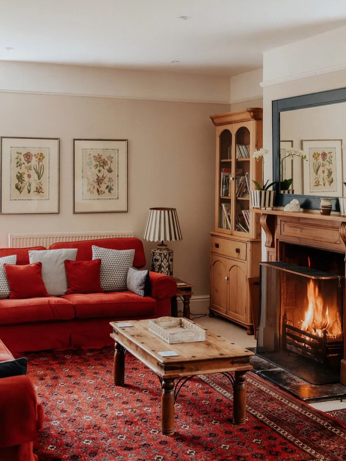 It&rsquo;s beginning to look a lot like Christmas 🎄✨ Fires lit, cosy vibes on and winter warmth filling every corner 🔥🤍 

#LibbearBarton #ChristmasVibes #CosyStay FiresideMoments WinterGetaway CountryChristmas RuralRetreat HomeComforts FestiveFeel