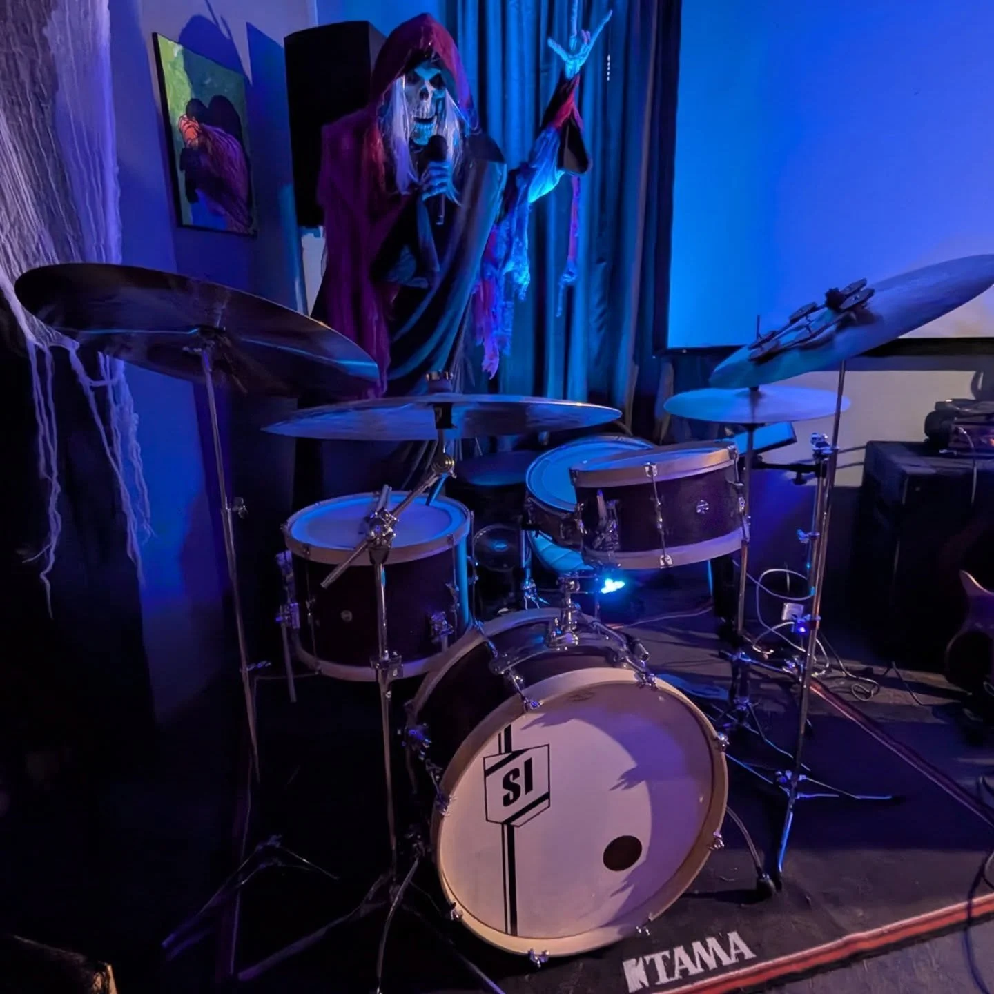 Weekend shots.  Off till Nov 1st then I'm back at @thehihatstl.  Hit me up for tracks in the meantime!  #workingdrummer #studiodrummer #allofthedrummer #dogsofinstagram