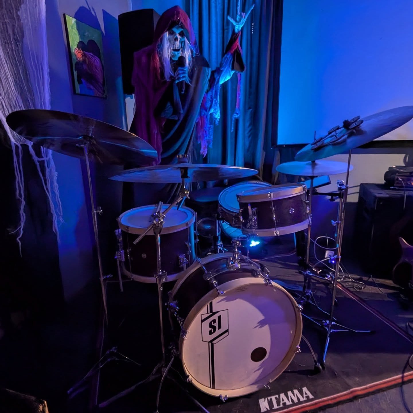 Weekend shots.  Off till Nov 1st then I'm back at @thehihatstl.  Hit me up for tracks in the meantime!  #workingdrummer #studiodrummer #allofthedrummer #dogsofinstagram