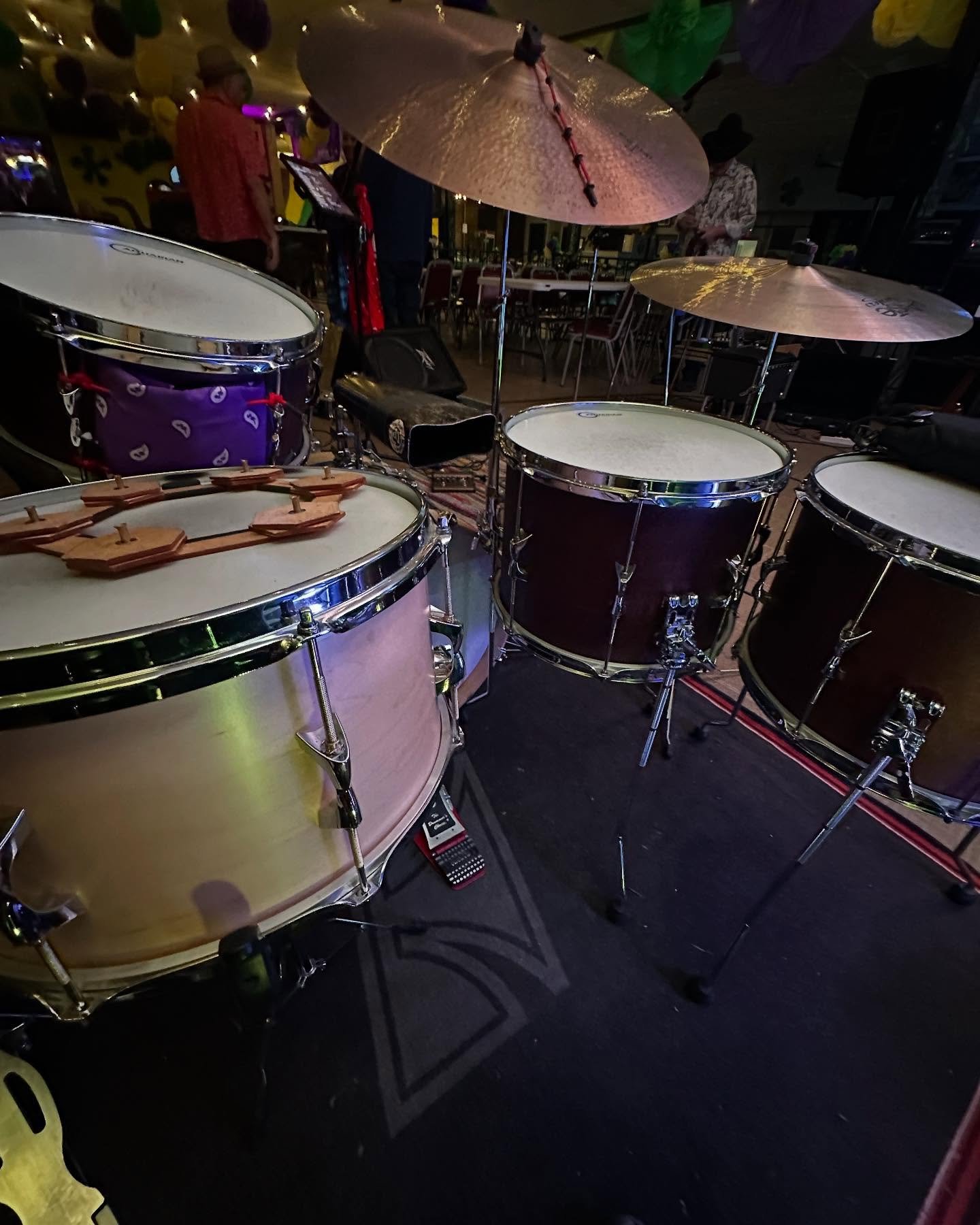 Had a couple people ask if this snare was as deep as the floor toms. Very close but off by 2&rdquo;! Love deep snares with plenty of pop!
Last gig before Mardi Gras with @creerider. Survived the festivities, a trip to Mexico &amp; now I&rsquo;m back 