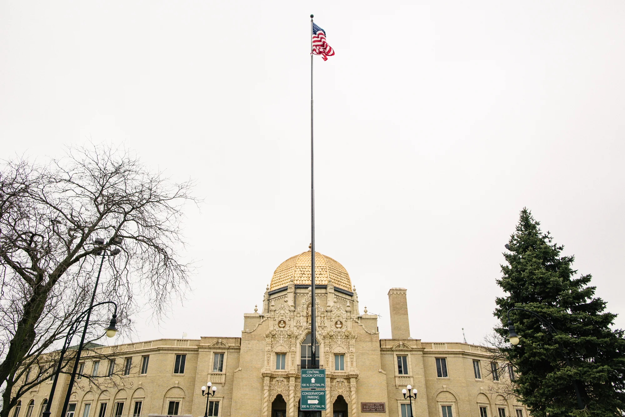 Built
in 1928, the Garfield Park Fieldhouse was designed by Norse architects Christian
Michaelsen and Sigurd Rognstad.