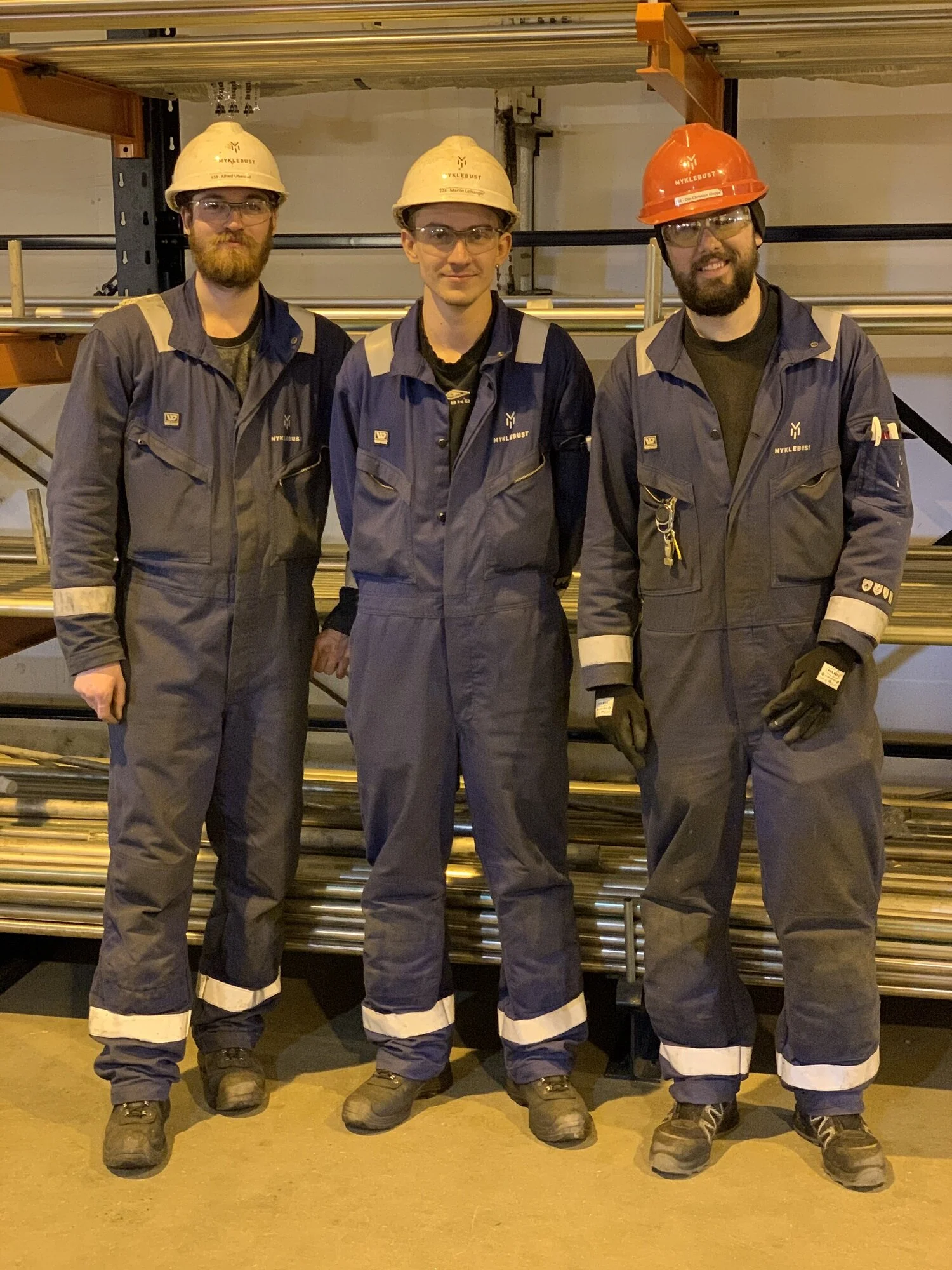 Rørleggarane Alfred Helde Ulvestad, Martin Hauge Leikanger og Ole Christian Kleppe har gjennomført kurs i plastsveising.