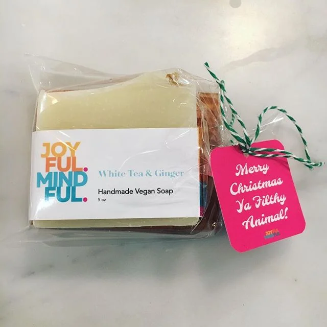 Our favorite $10 White Tea and Ginger Soap Deck Bundle!  Still looking for office and teacher gifts?  Merry Christmas Ya Filthy Animal 😂 #yourewelcome #merrychristmasyafilthyanimal #stockingstuffers #teachergifts #giftsforher #giftsforhim #funnygift