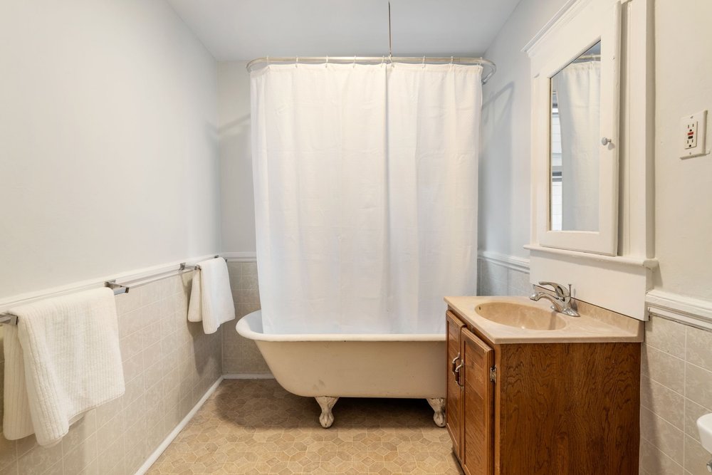 1 - Bath.JPG