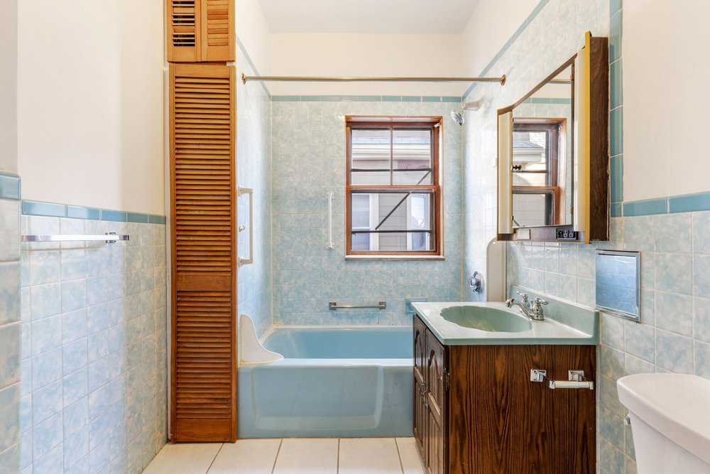 2 - Bath 1.JPG