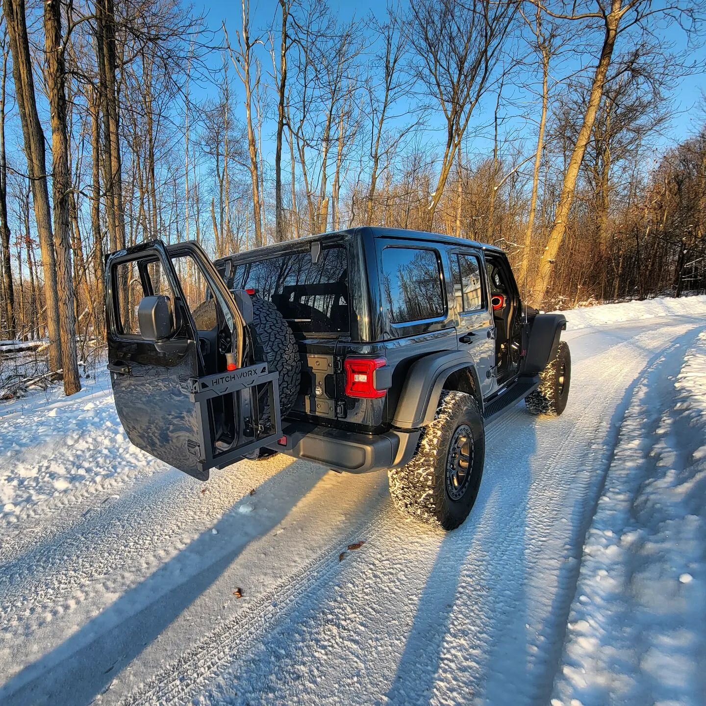 Anyone else play in the snow doorless?  Full disclosure we have  heated seats and a heated steering wheel!

#doorless #jeepdoorsoff #jeepwrangler #jeeplife #jeeptopless #jeepdoors #jeep #jeepjl #jl  #doorsoff #jeepaddiction  #jeeplove  #wrangler #jee