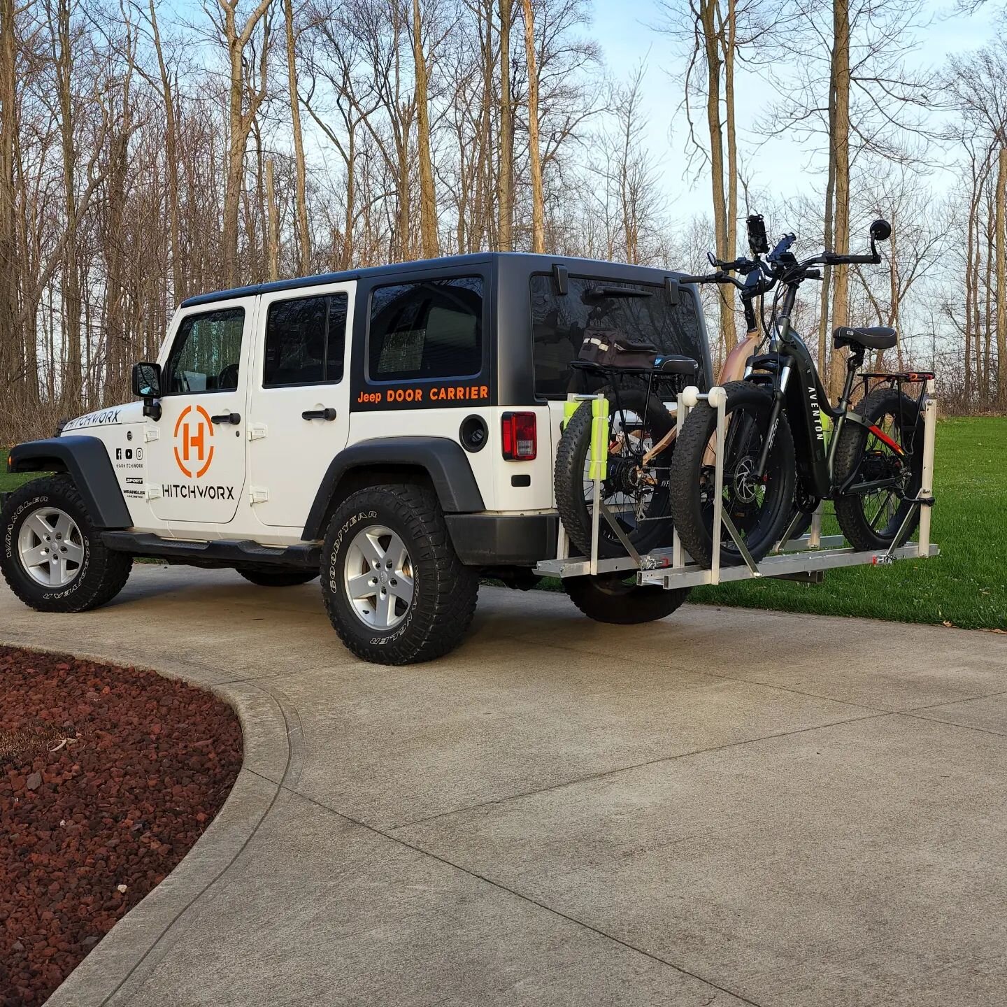 We needed a way to haul our heavy e-bikes. So we came up with this simple idea. This is just a beta. It is not an intended for sale.  #bikerack #hitchworx #jeep