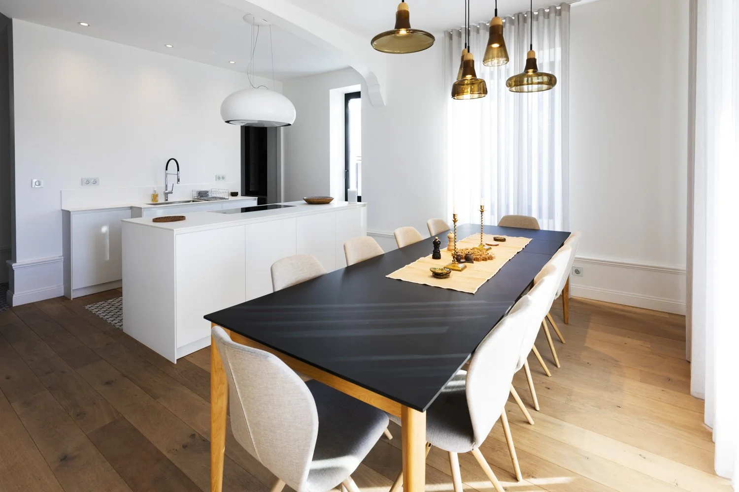 Villa Rose dining and kitchen1.jpg