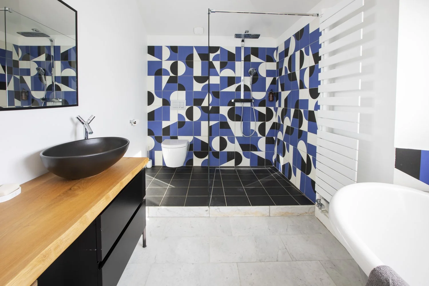 Villa Rose full bathroom 1a.jpg