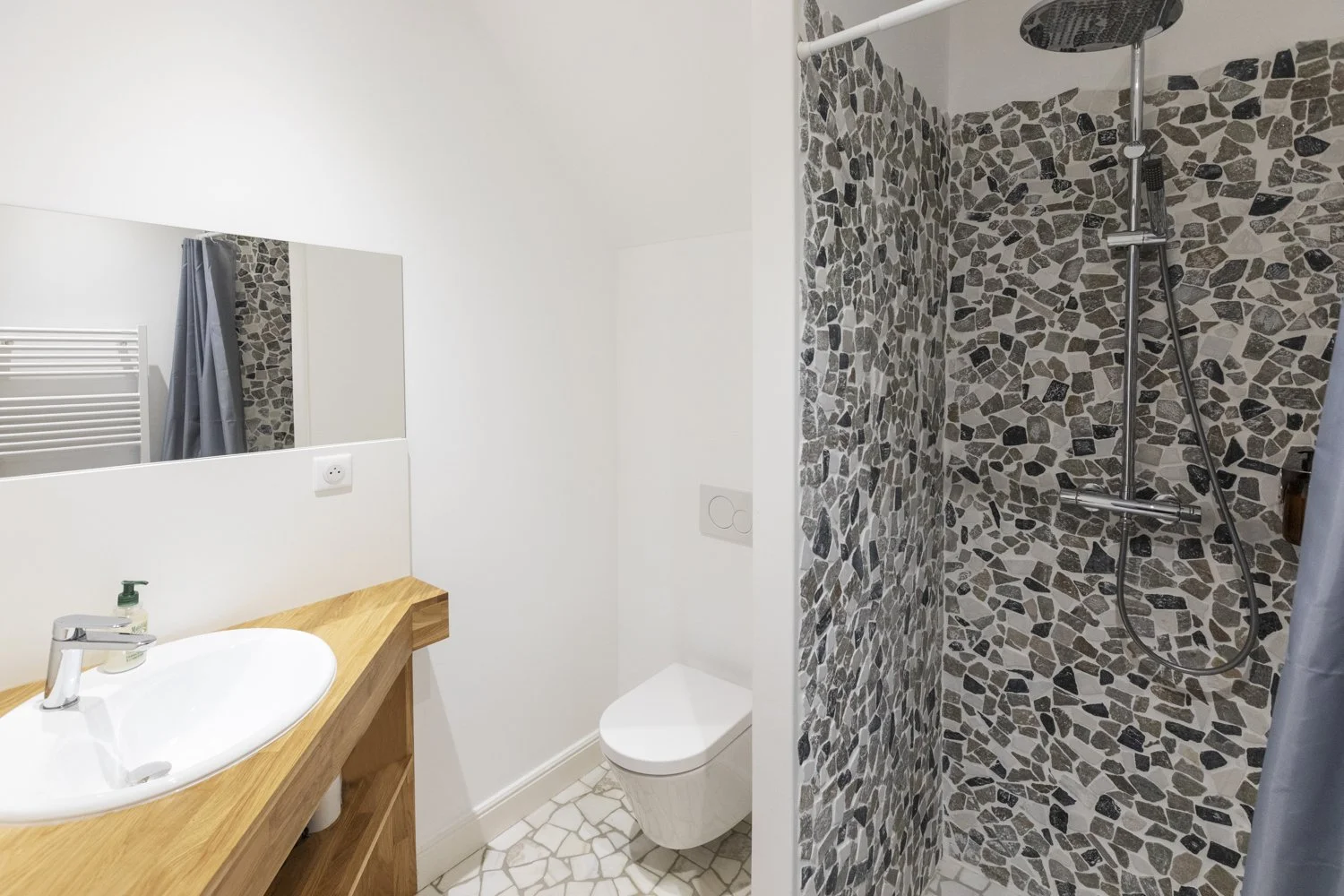 villa Rose full bathroom 4.jpg